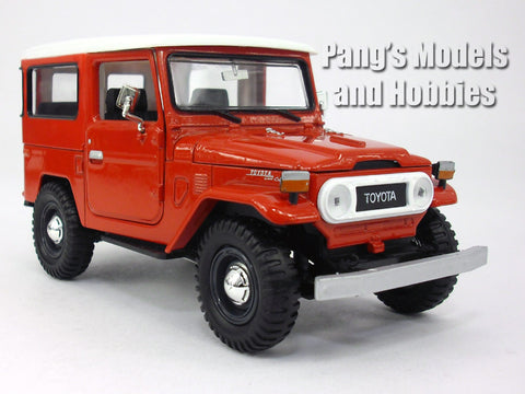 1960 Toyota FJ40 Land Cruiser  - Red - 1/24 Scale Diecast Metal Model by Motormax