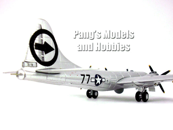 Boeing B-29 Superfortress Bockscar and Fat Man (Nagasaki) 1/144