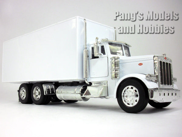 Peterbilt 379 Straight Box Truck 1/32 Scale Model by NewRay