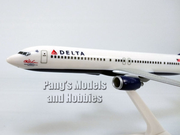 Boeing 737-900ER (737, 737-900) Delta Airlines 1/200 Scale Model