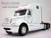 Freightliner Columbia Extended Cab - WHITE - 1/32 Scale Diecast Metal and Plastic Model by Welly