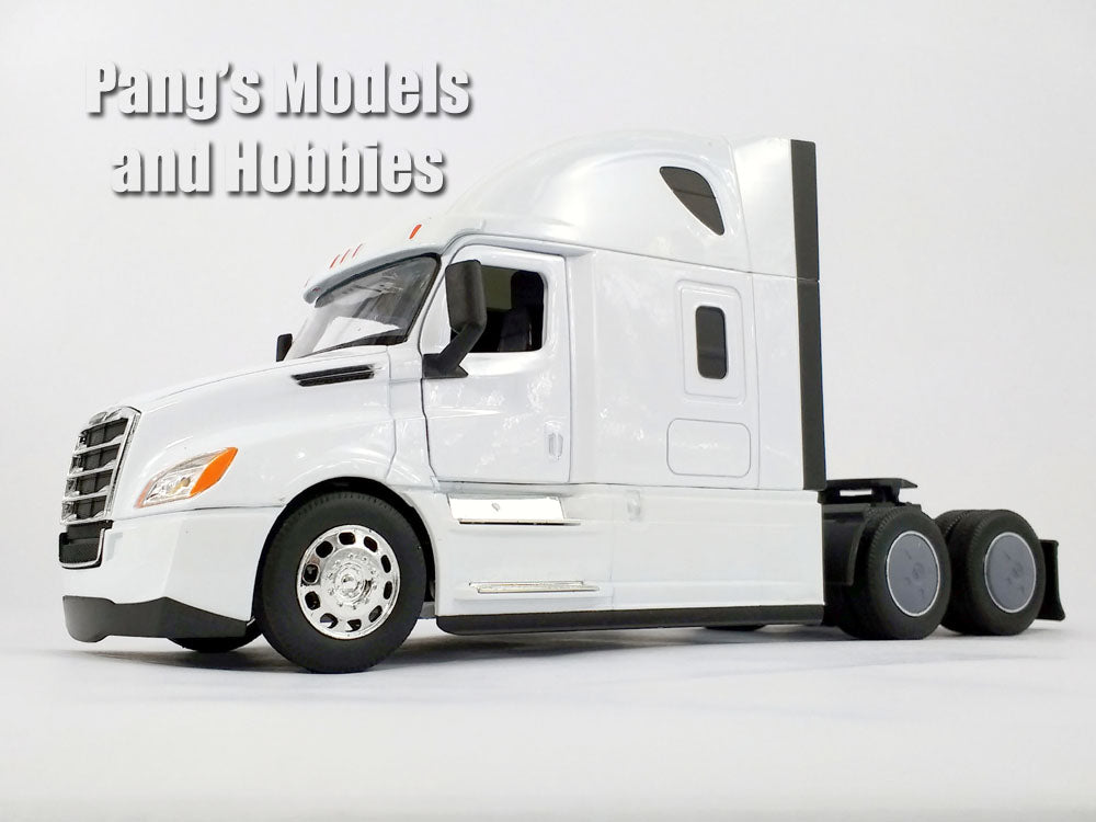 Freightliner Cascadia Extended Cab Truck - WHITE - 1/32 Scale Diecast Metal and Plastic Model by Welly