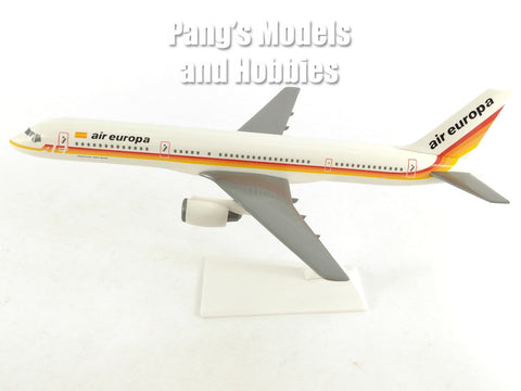 Boeing 757 757-200 Air Europa - 1/200 Scale Model by Flight Miniatures