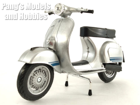 Vespa 125 ET3 Primavera Scooter - SILVER - 1/12 Scale Model by NewRay