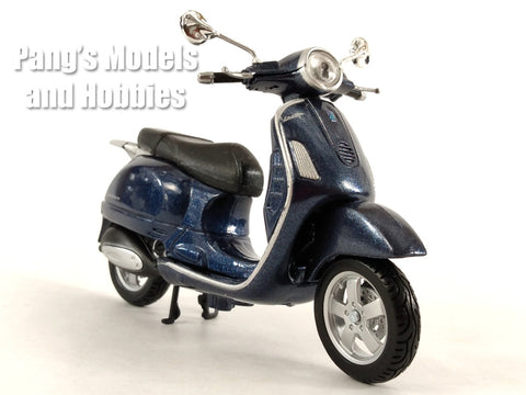 Vespa Granturismo Scooter 1/18 Scale Diecast Metal Model by Maisto