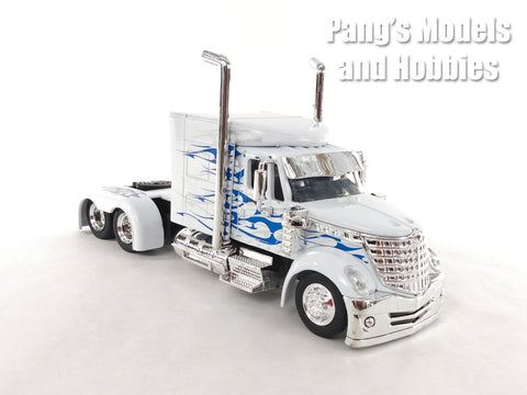 International LoneStar Extended Cab Truck with Custom Paint Job 1/43 Scale Model by NewRay