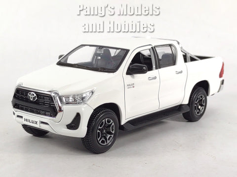 2018 Toyota Hilux 2.8 SR5 Double Cab Pickup Truck - WHITE - 1/27 Scale Diecast Model by Maisto
