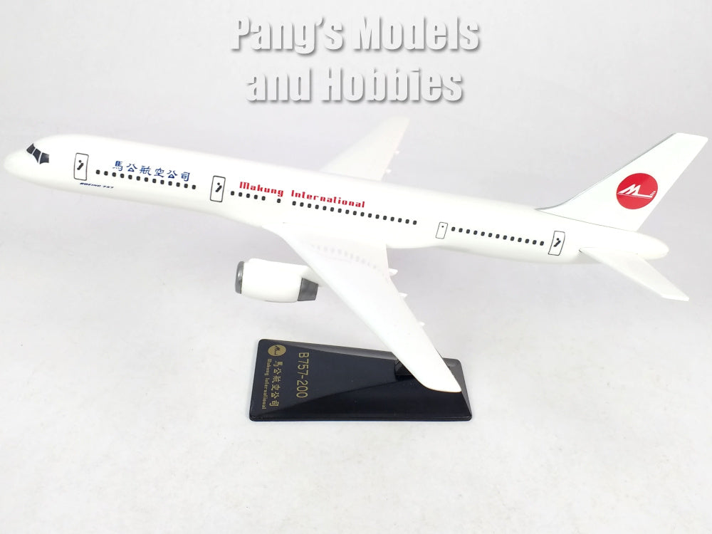 Boeing 757 757-200 Makung International - 1/200 Scale Model by Flight Miniatures