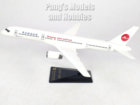 Boeing 757 757-200 Makung International - 1/200 Scale Model by Flight Miniatures