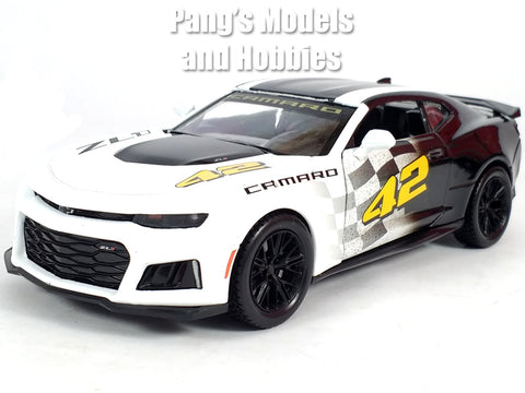 2017 Chevy Camaro ZL1 GT Racing #42 1/24 Scale Diecast Metal Model by Motormax