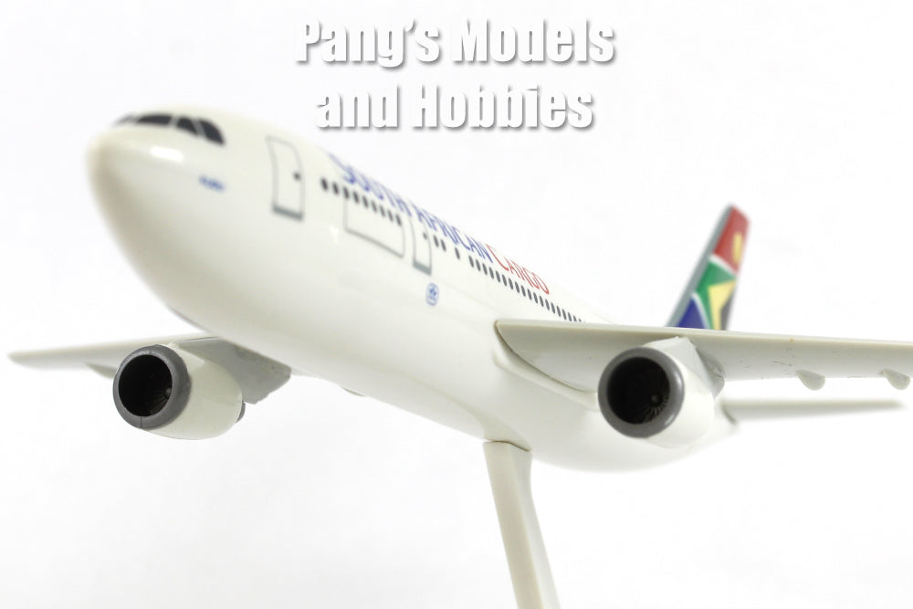 Flight Miniatures Saudi Arabian Cargo Md 11 1 200 Scale