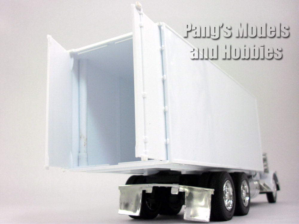 New Ray 1:32 Peterbilt 379 semi-truck diecast model in box - 52803 New Ray 1:32 Peterbilt 379 semi-truck diecast model in box - 52803