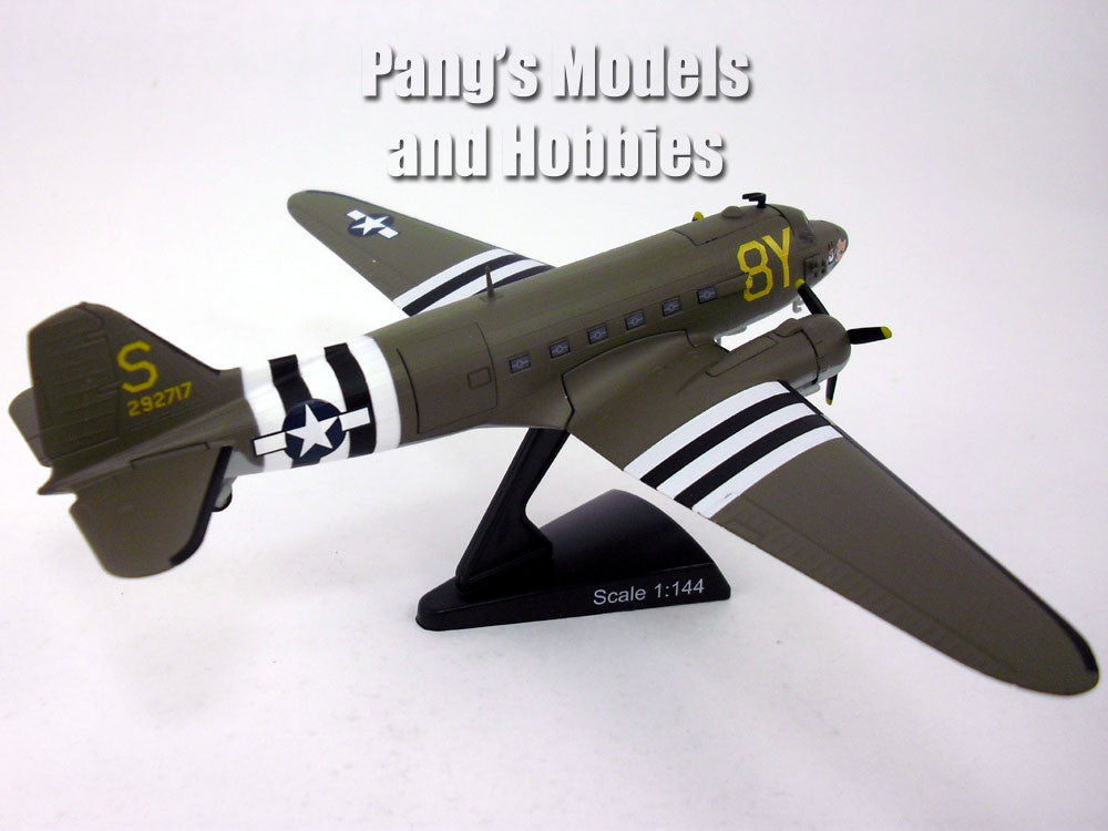NUOTIE Douglas C-47 Skytrain 1/100 NUOTIE Douglas C-47 Skytrain 1/100